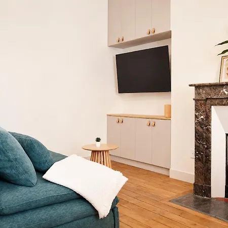 2 Pieces-renove-center-5 Min Du Rer-proche Paris Apartment